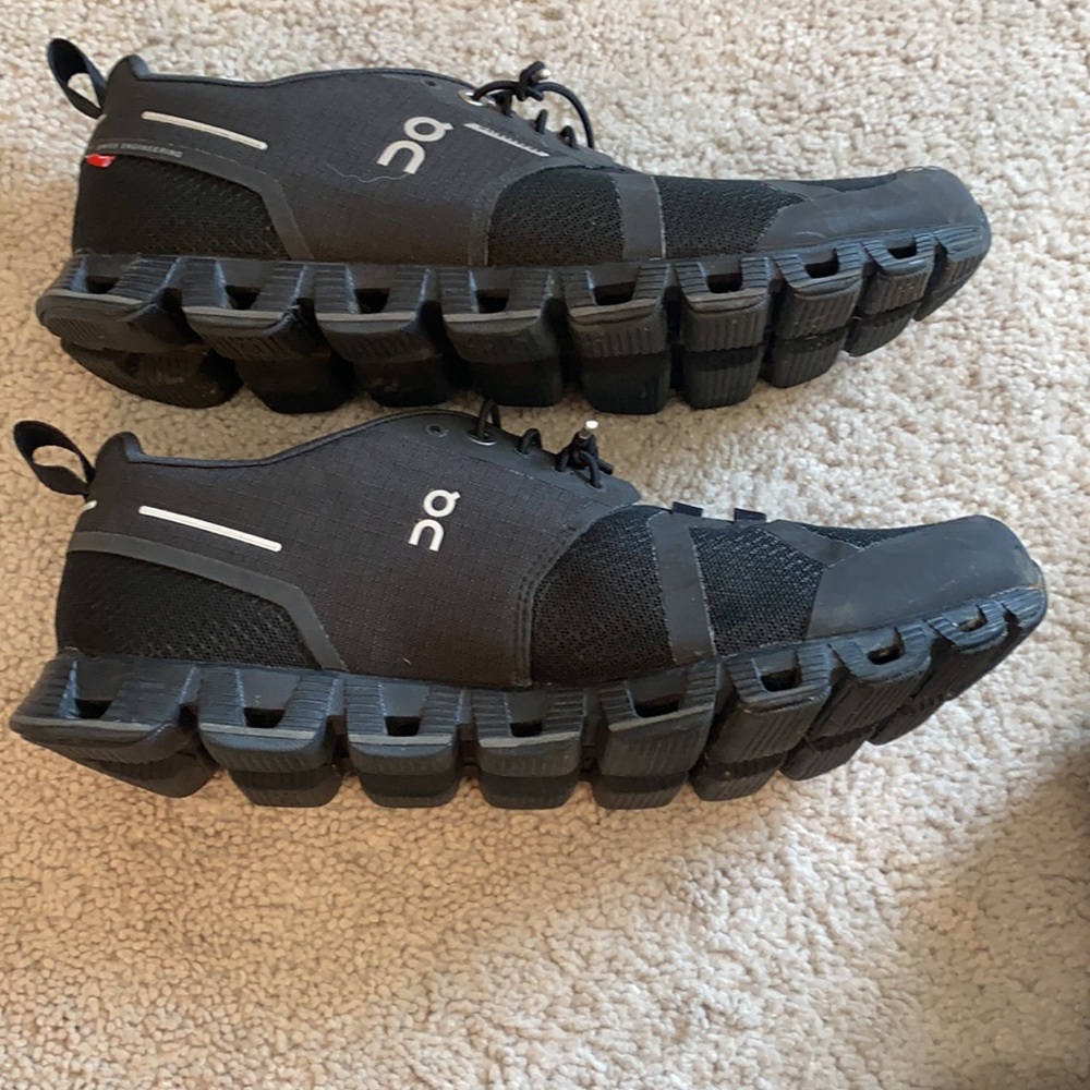 Like new! On Running Womens Shoes